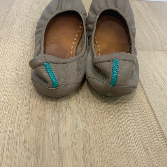 Tieks Taupe Gray Leather Ballet Flats - Picture 5 of 6